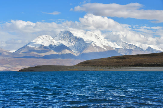 Lake La'nga in southwestern Tibet