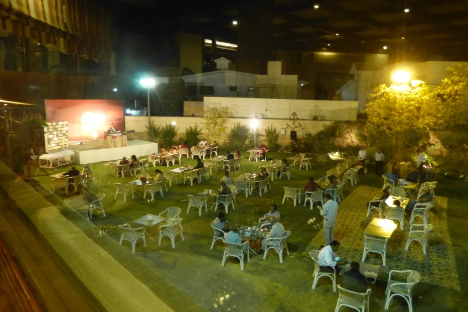 dining at sunset club karachi