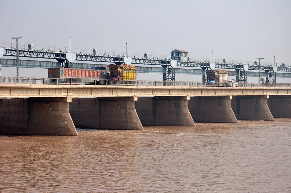 Overview of Barrage at Taunsa 