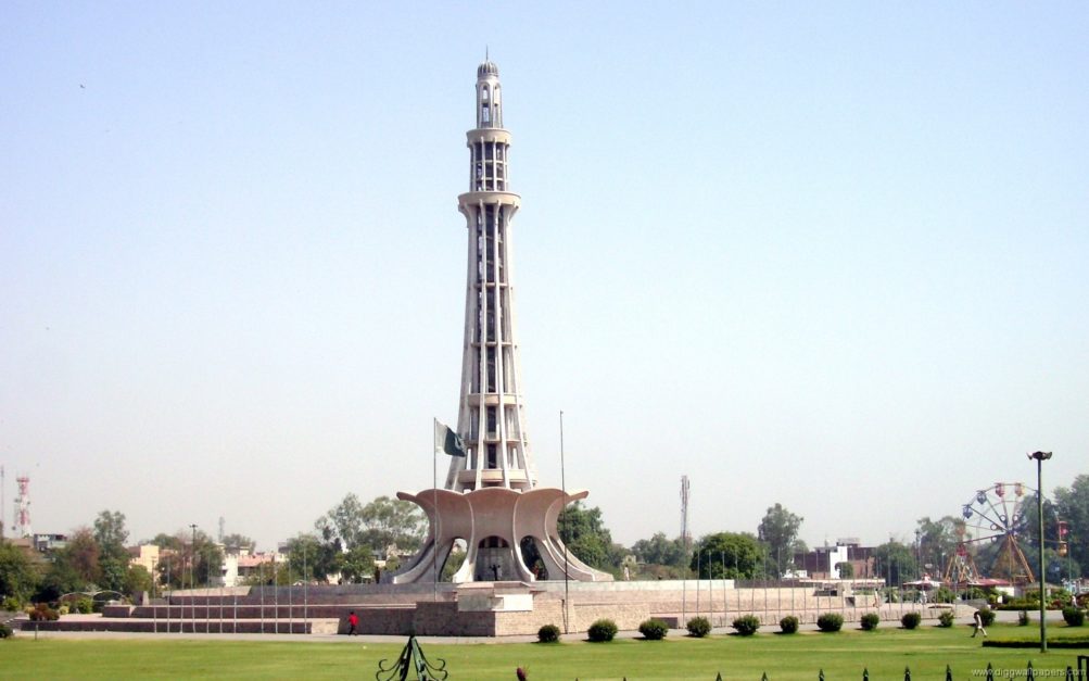 Minar-e-Pakistan near lakshmi chowk lahore