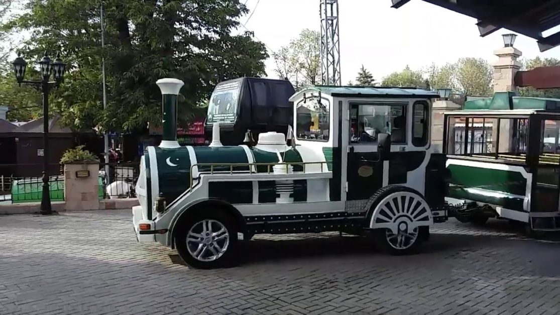 Safari train at Kashmir Point