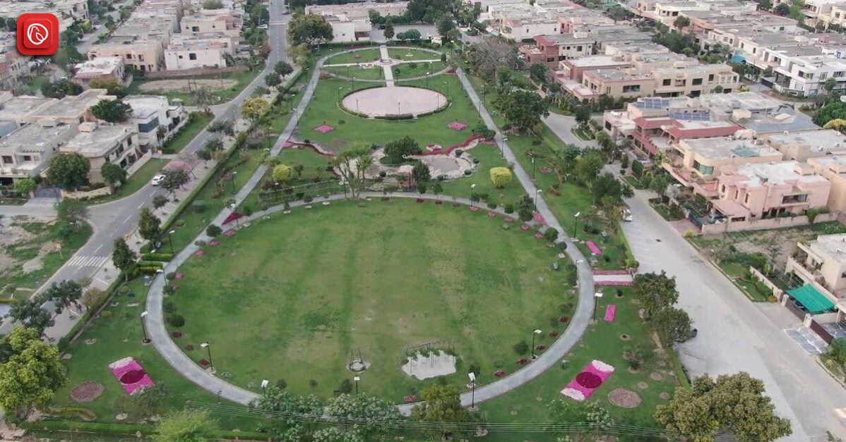 A park and surrounding houses in DHA Phase 4 Lahore