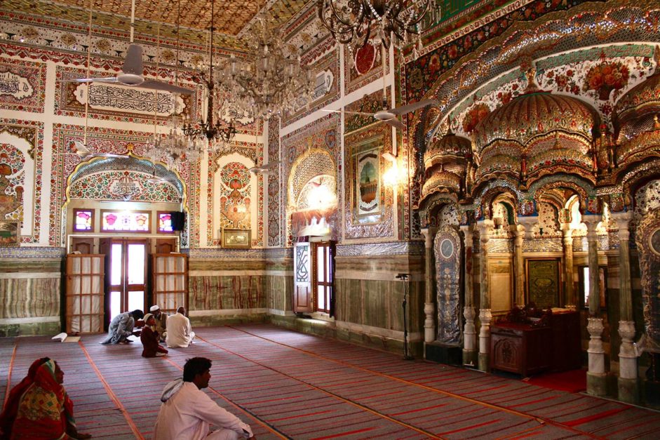 Tourist Gems of Pakistan: Bhong Masjid