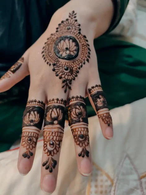 A mendi design by Hennargy by Iqra