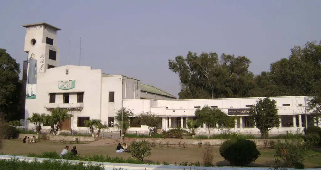 company bagh and jinnah hall