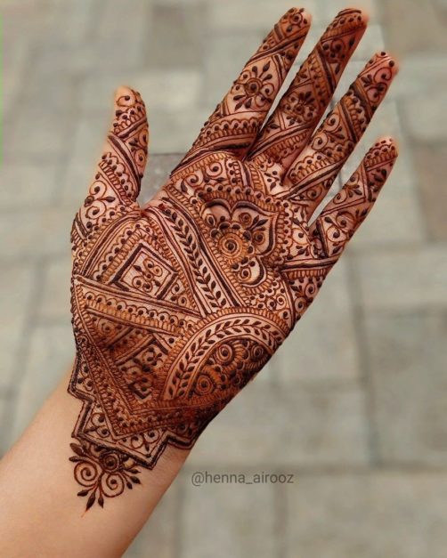 Henna style in Pakistan: Moroccan design