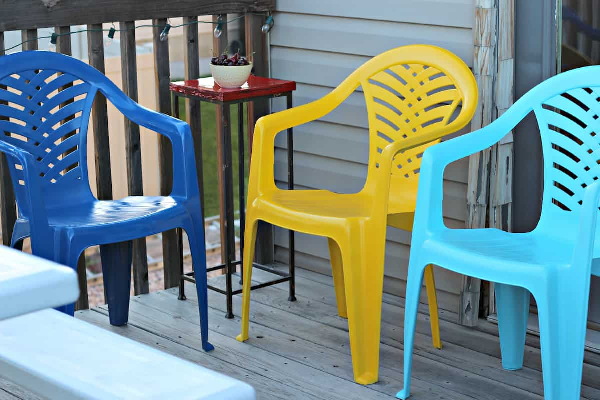 Dark blue, yellow and light blue plastic chairs