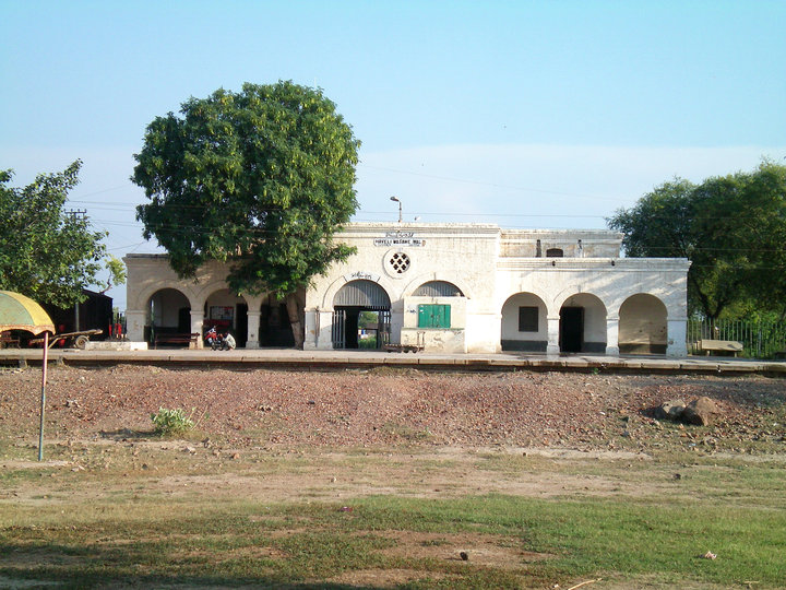 Haveli Lakha Railway station