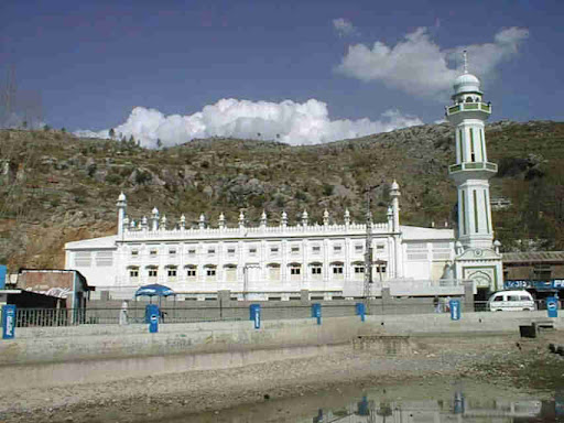 Ilyasi masjid with the backdrop of Abbotabad hills