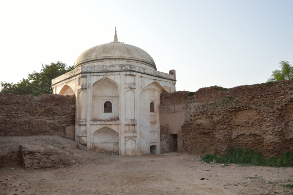 Mir Chakar Khan Rind Tomb 